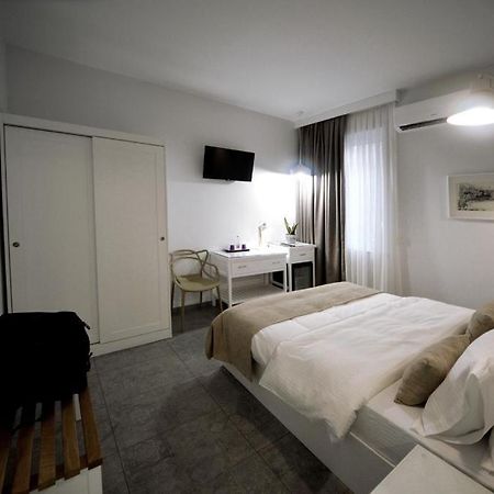 Konak Rooms L Skanderbeg Square Тирана Экстерьер фото